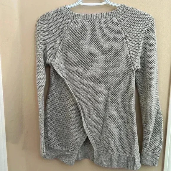 (50)  Loft knit sweater - Picture 2 of 3